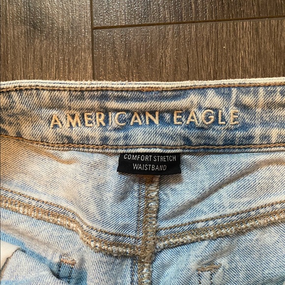 American Eagle High Rise 90s Ripped Jean Shorts Size 8 - Picture 2 of 4